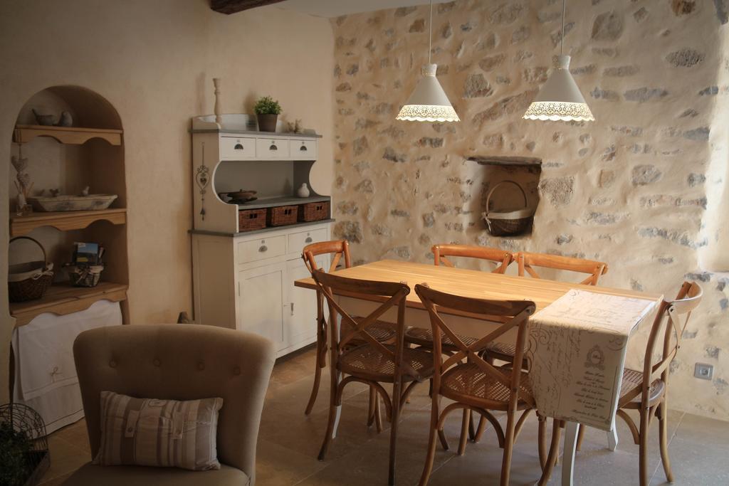 Gite Marceline Saint-Guilhem-le-Desert Ruang foto
